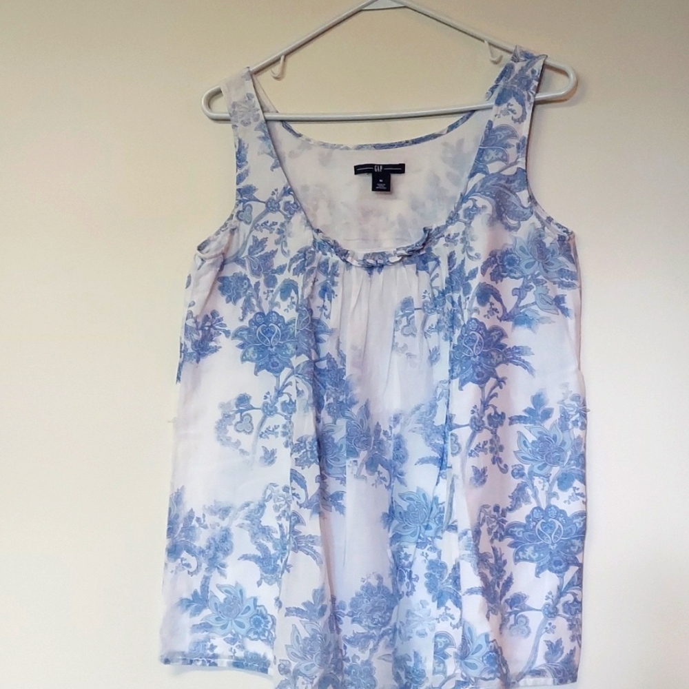 Gap blue & white floral sleeveless top